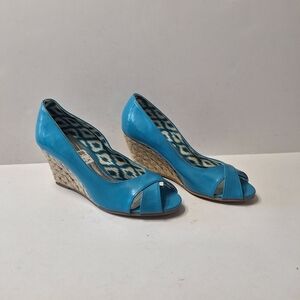 Dexflex Comfort Blue Patent Leather Peep Toe Cushioned Wedge Heels Size 5W